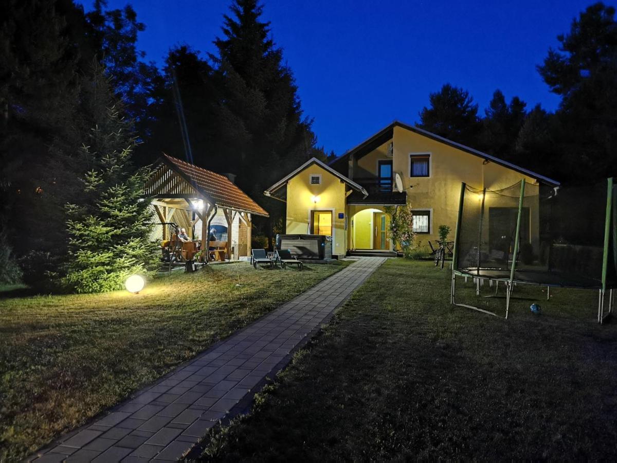 Villa Cozy House Ania Plitvička Jezera Exterior foto